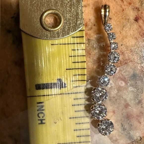 14K curved pendant with cubic zirconia stones - Picture 7 of 7